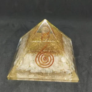 Pyramide orgonite de l'amour et l'amitié