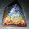 Pyramide orgonite des 7 Chakras