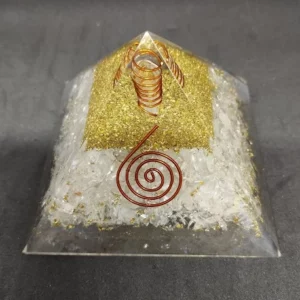 Pyramide orgonite en cristal