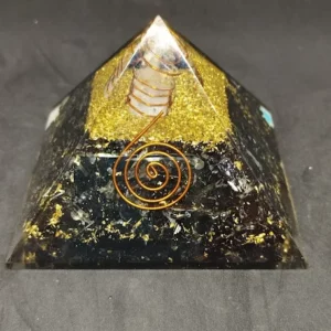 Pyramide Orgonite en Tourmaline Noire