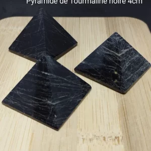 Pyramide de Tourmaline noire