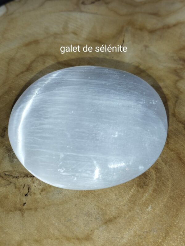 Sélénite en forme de Galet