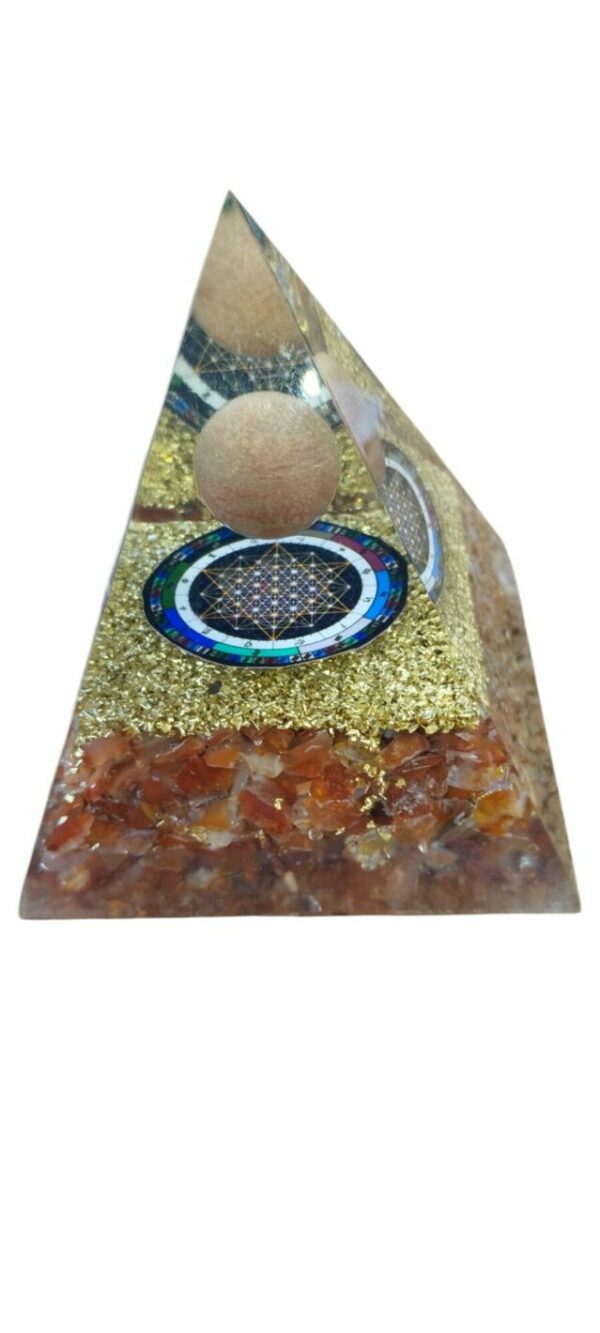 Pyramide Orgonite Cornaline